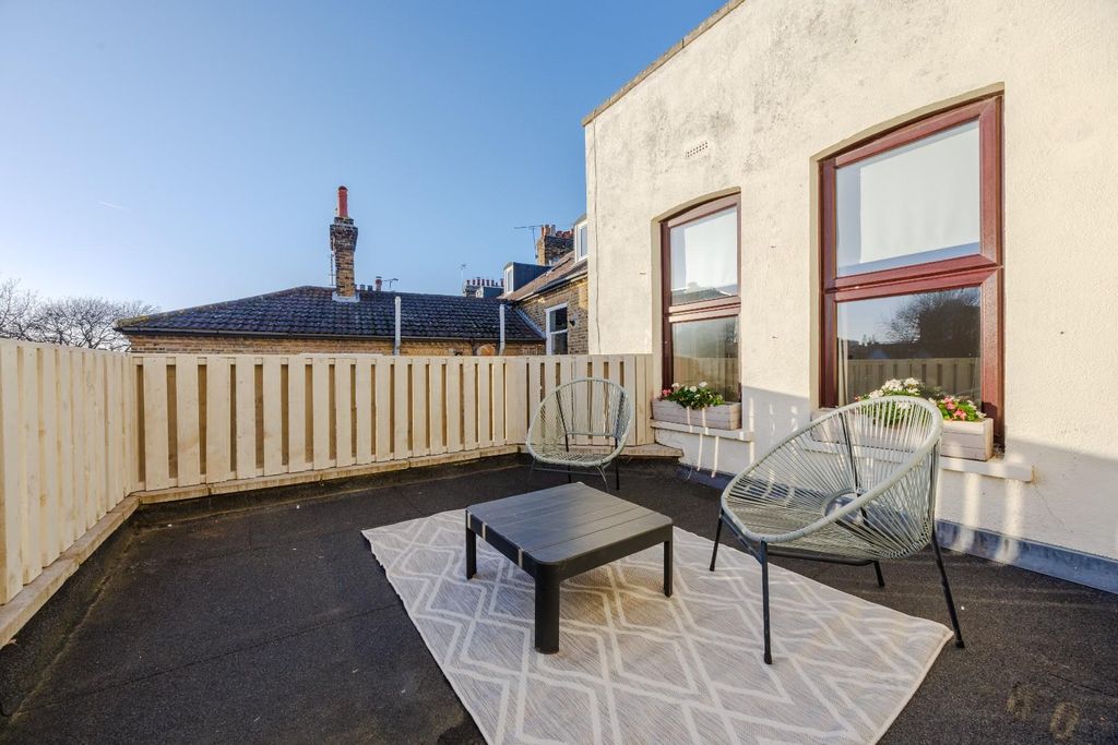 Property photo 3 of 20 Balcony