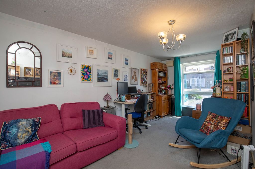 Property photo 2 of 21