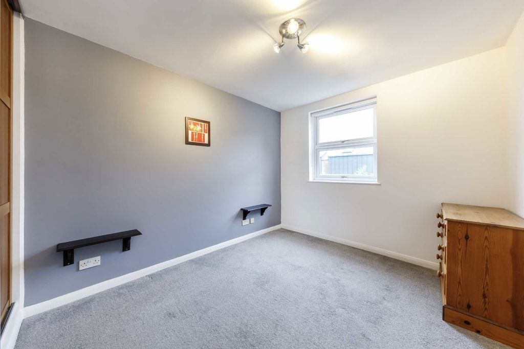 Property photo 3 of 5