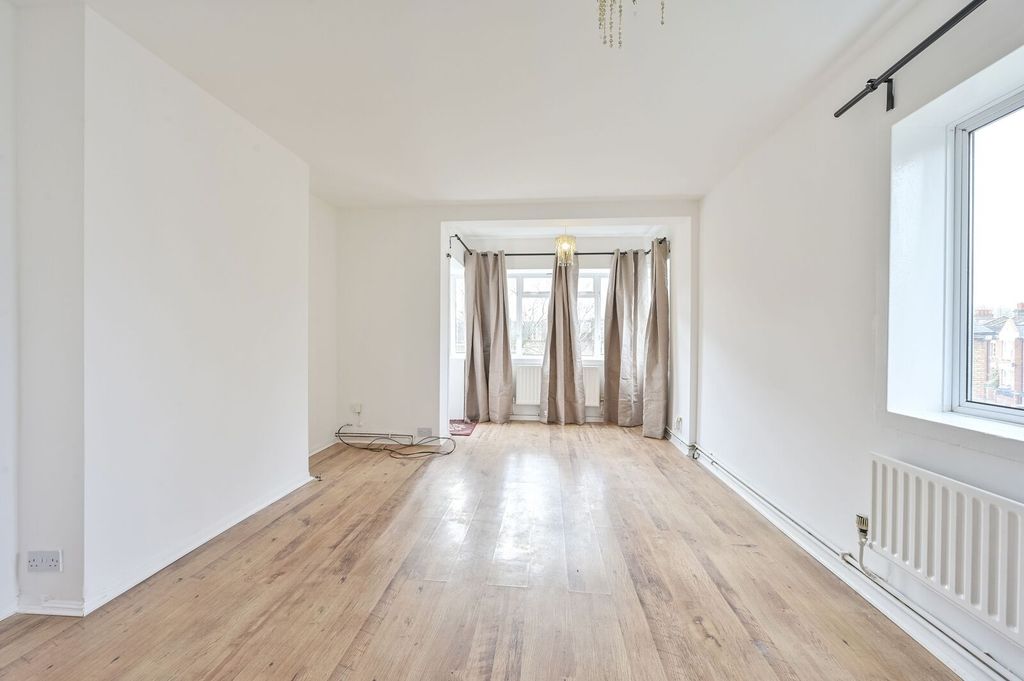 Property photo 1 of 9