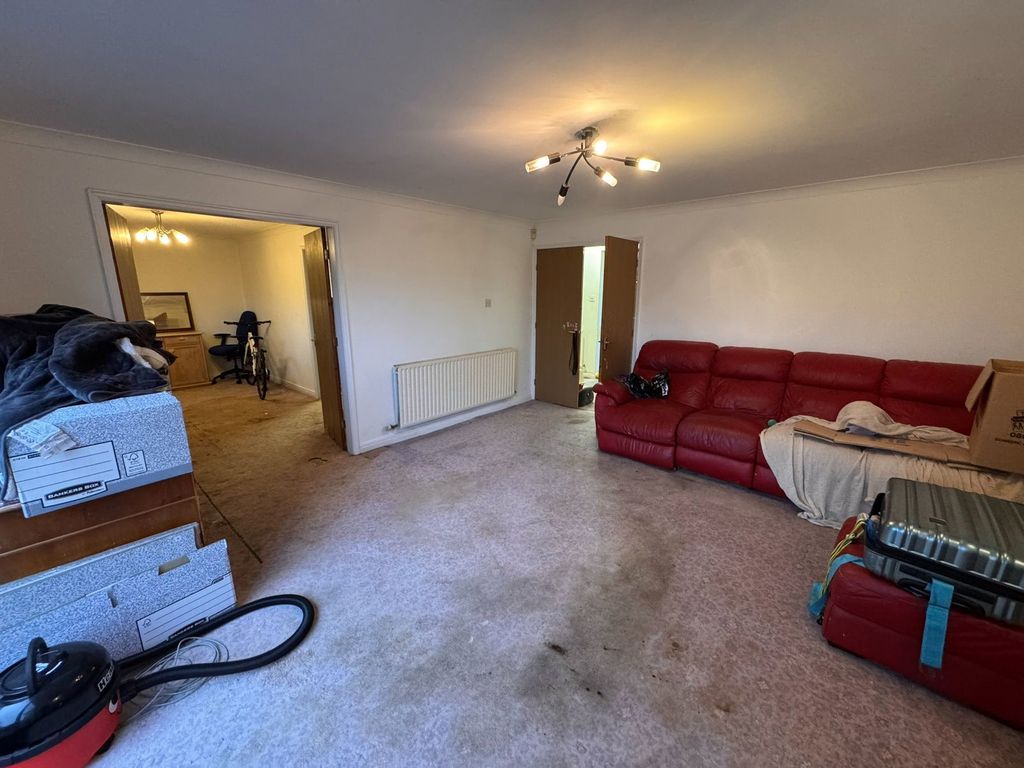 Property photo 3 of 16
