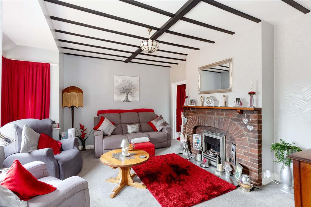 Property photo 2 of 21 Poulters Lane_8.Jpg