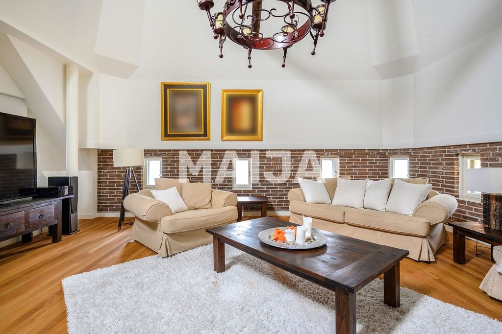 Property photo 2 of 28