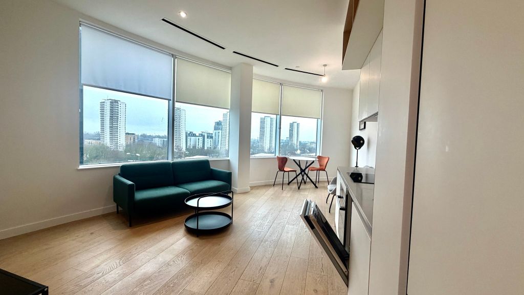 Property photo 1 of 18 Living Room