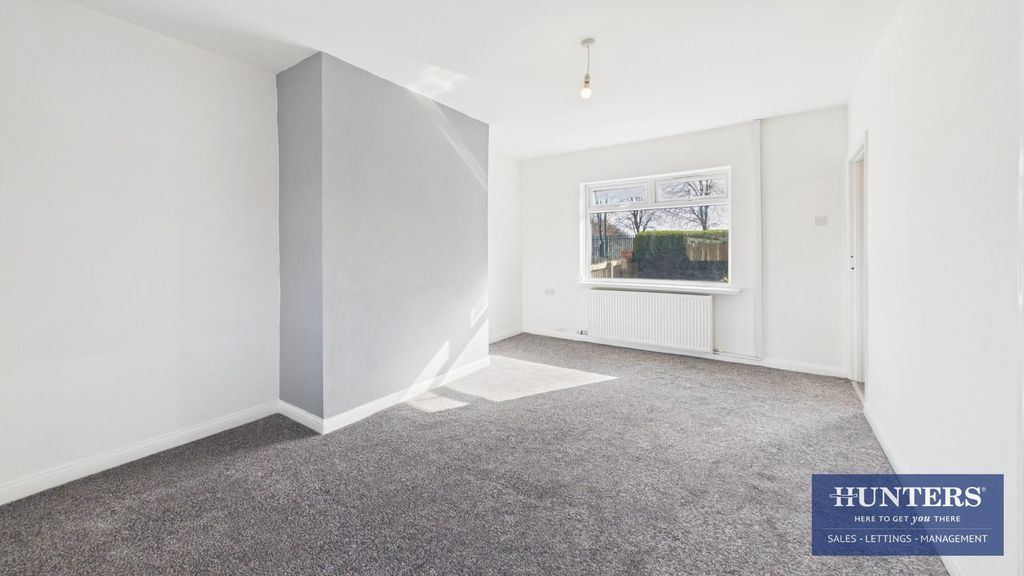 Property photo 3 of 15 Living Room