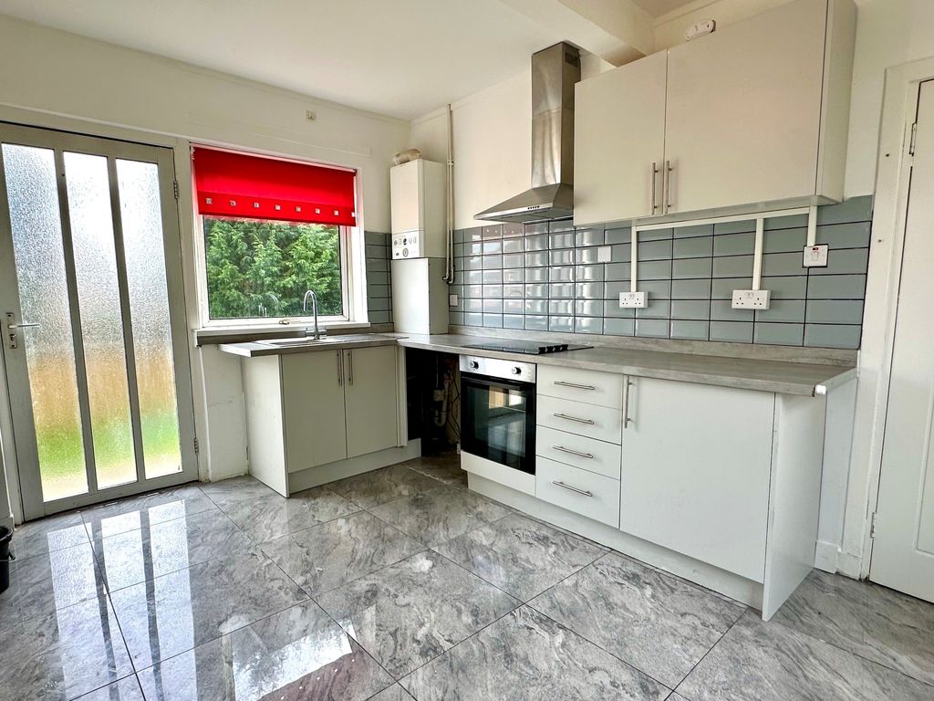 Property photo 2 of 10 Kitchen