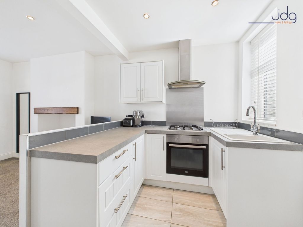 Property photo 3 of 10 Kitchen