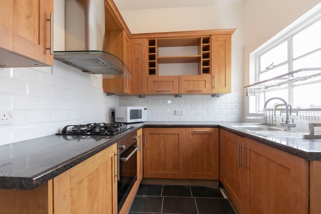 Property photo 3 of 7 Flat 4, 23 Pittville Lawn-05