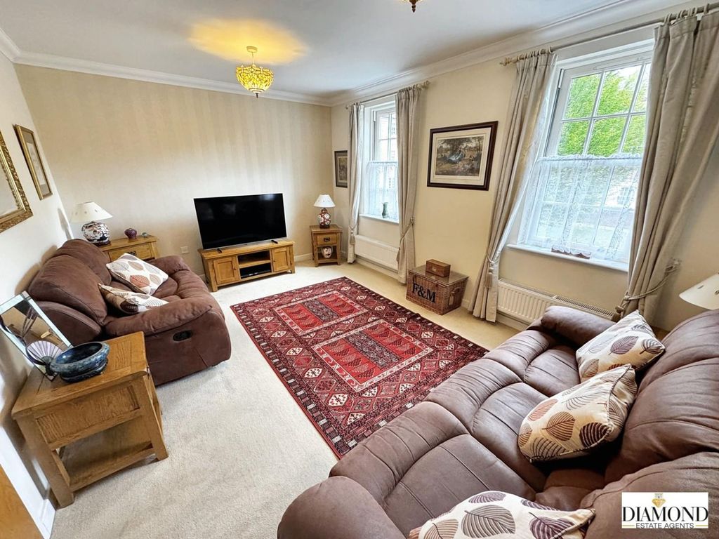 Property photo 2 of 24 Lounge