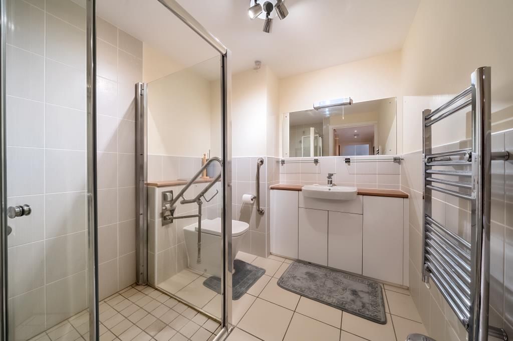 Property photo 2 of 16 Bathroom