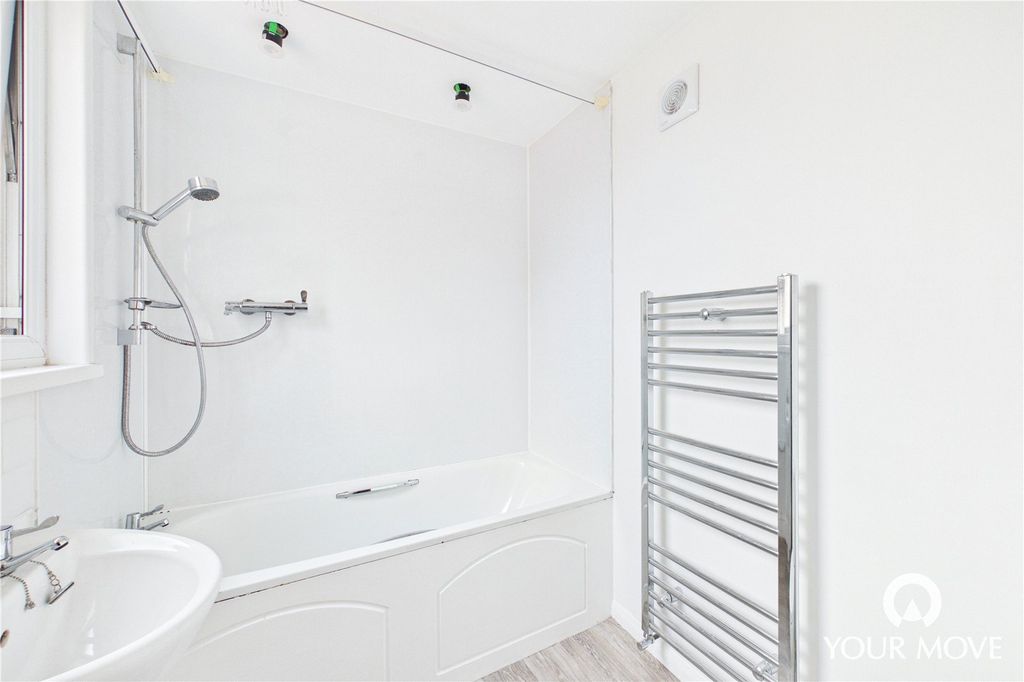 Property photo 3 of 14 Bathroom