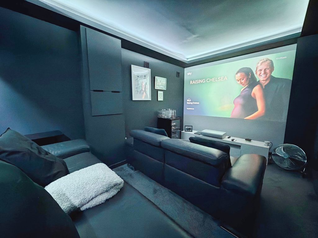 Property photo 3 of 28 Entertainment Room