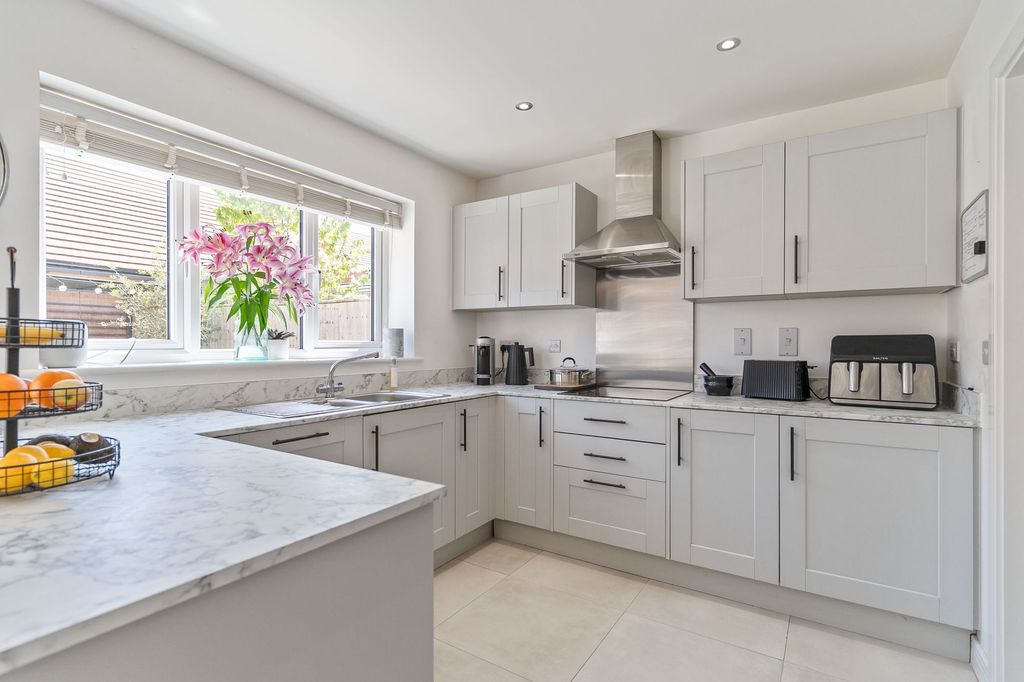 Property photo 2 of 29