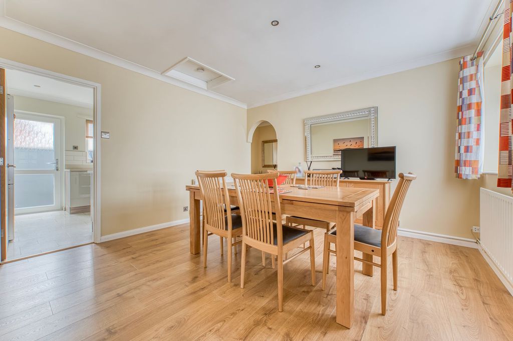 Property photo 3 of 23