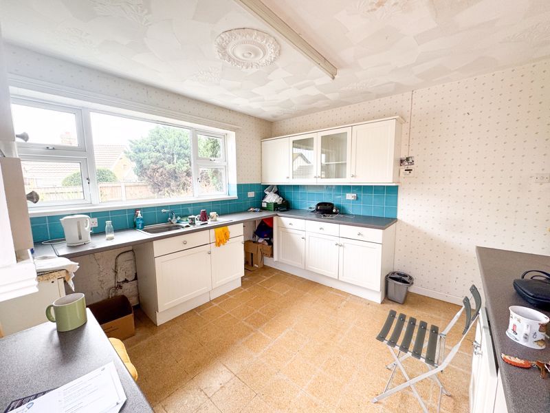 Property photo 2 of 12 Kitchen