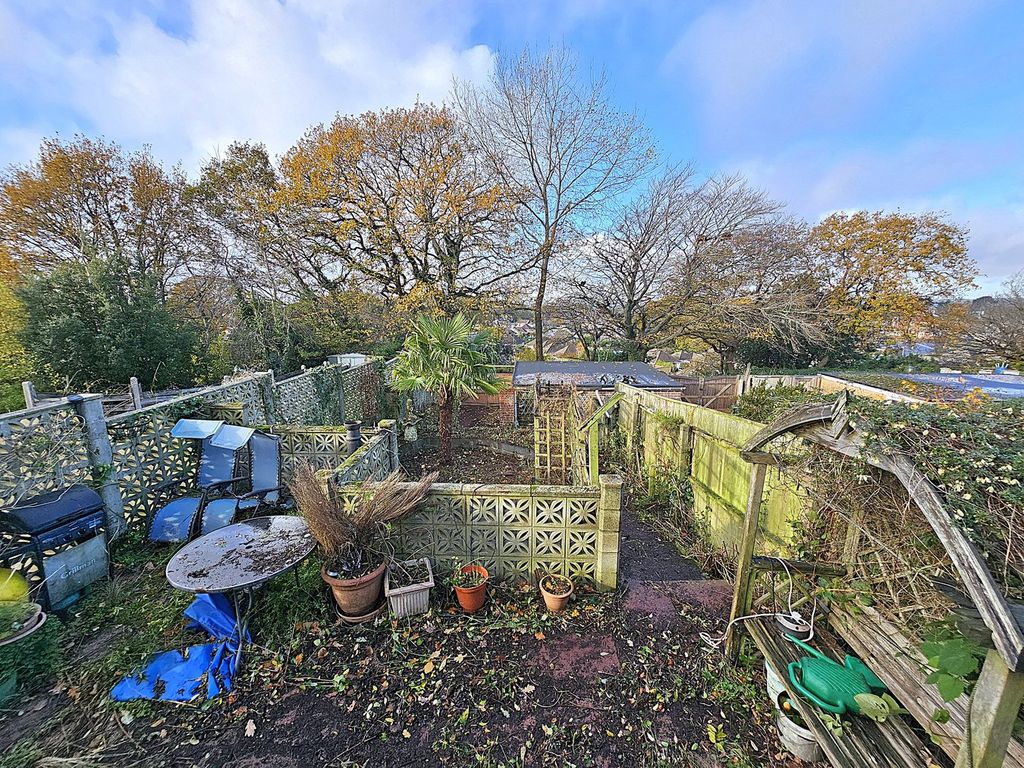 Property photo 2 of 25