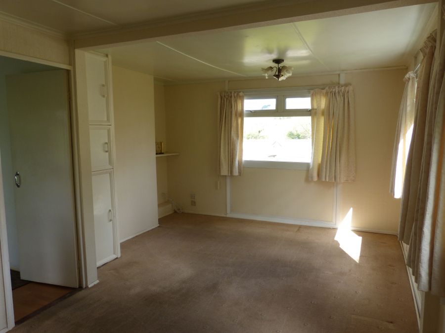 Property photo 2 of 19 Lounge