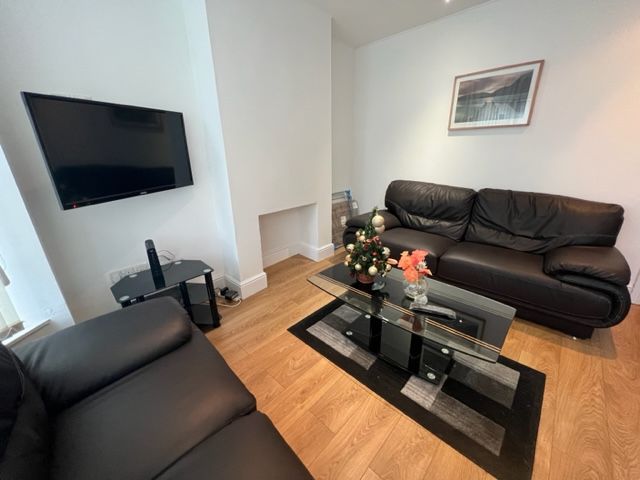 Property photo 1 of 12 Living Room