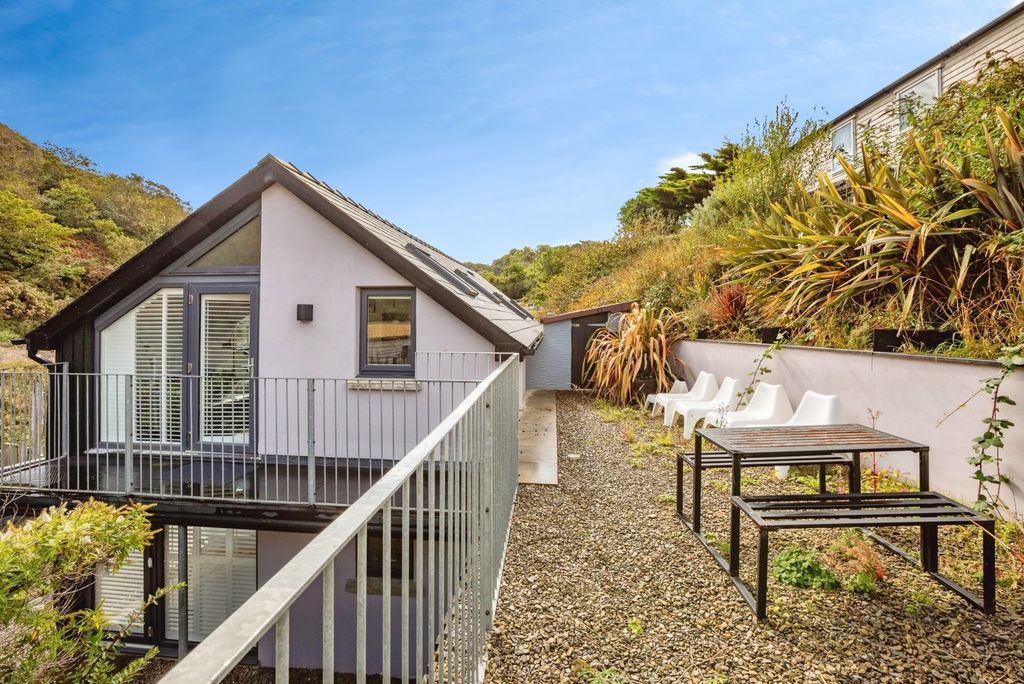 Property photo 3 of 17 Photo