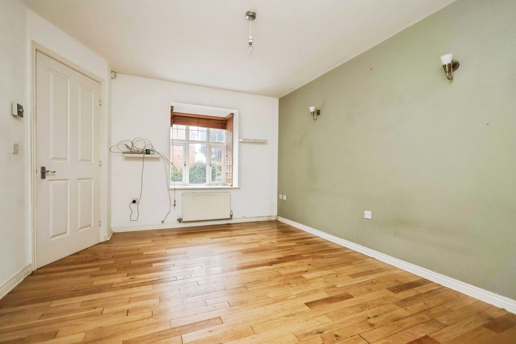 Property photo 2 of 18 Lounge