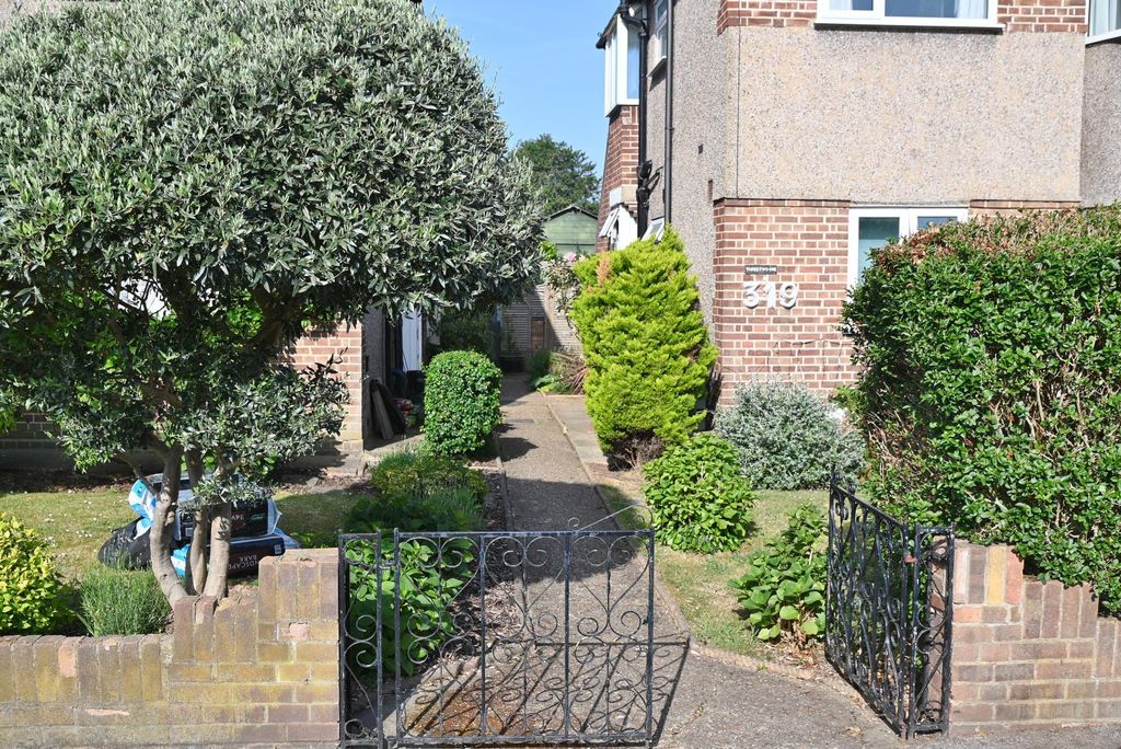 Property photo 2 of 11