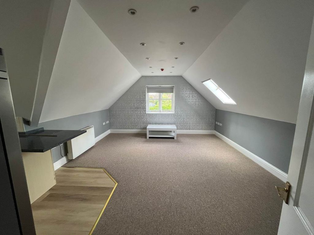 Property photo 2 of 6 Attic Room 3