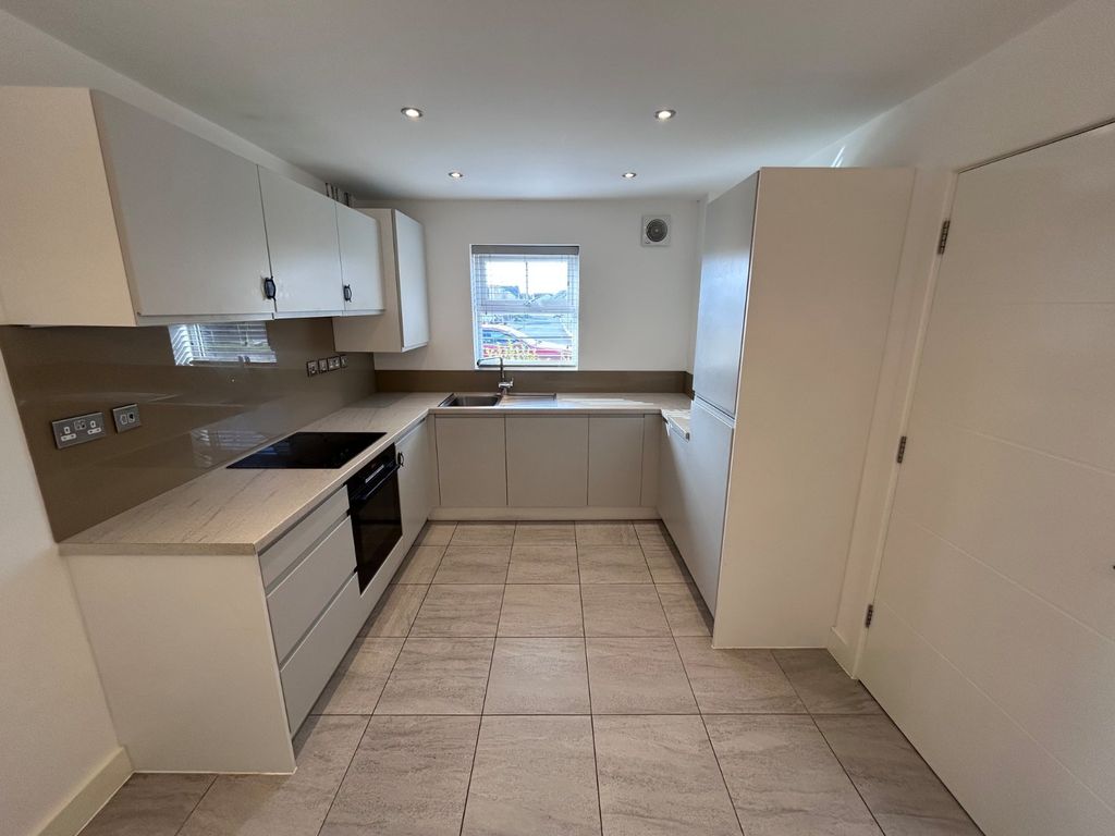 Property photo 2 of 31 Kitchen