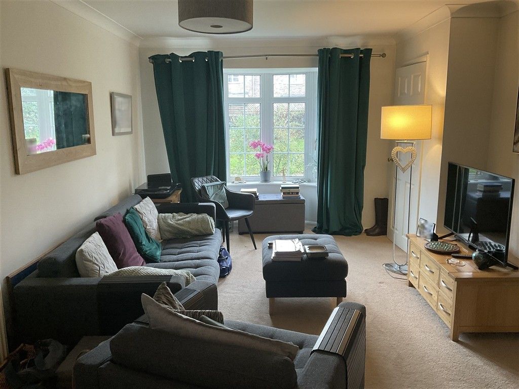 Property photo 2 of 10 Lounge.