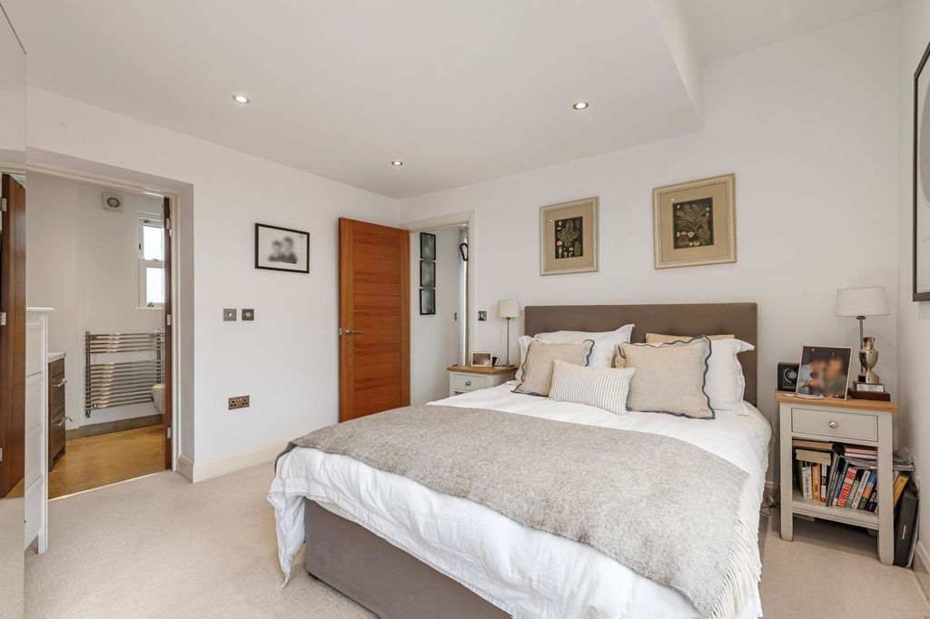 Property photo 2 of 11 Picture No. 15