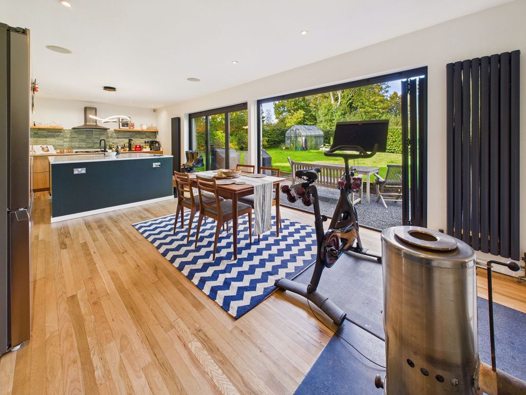 Property photo 2 of 27