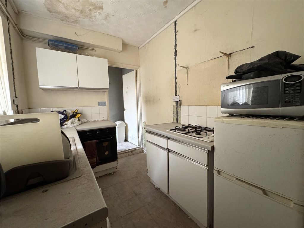 Property photo 3 of 7 Kitchen