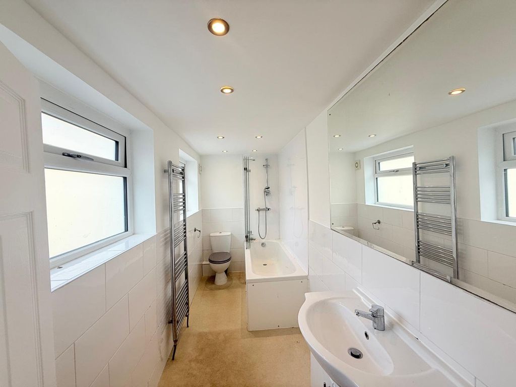 Property photo 3 of 21 Picture No. 15