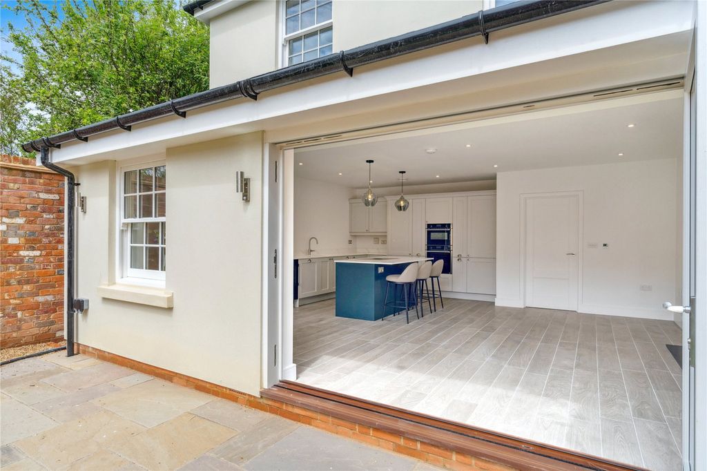 Property photo 3 of 15 Picture No. 12