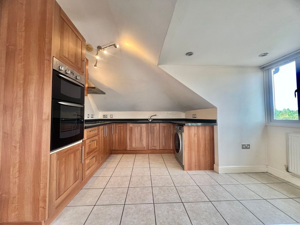 Property photo 2 of 11 Picture No. 14