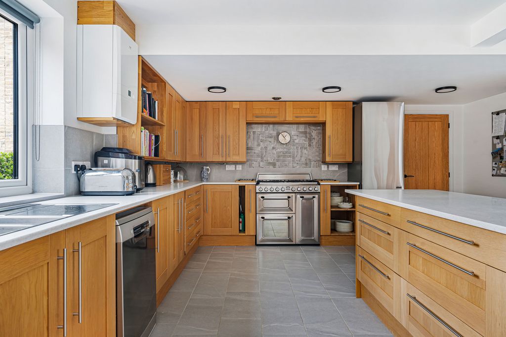 Property photo 2 of 30