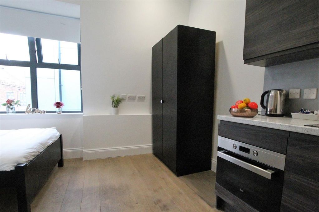 Property photo 3 of 6 Lwe2Oldj5U2Tix98Hzubzw.Jpg