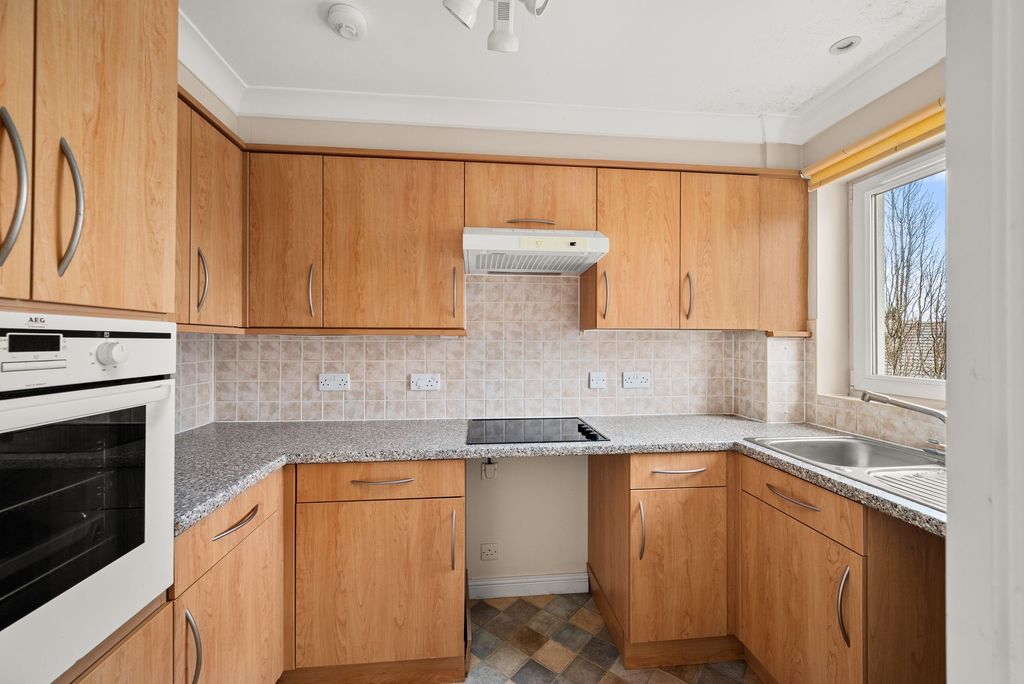 Property photo 3 of 12