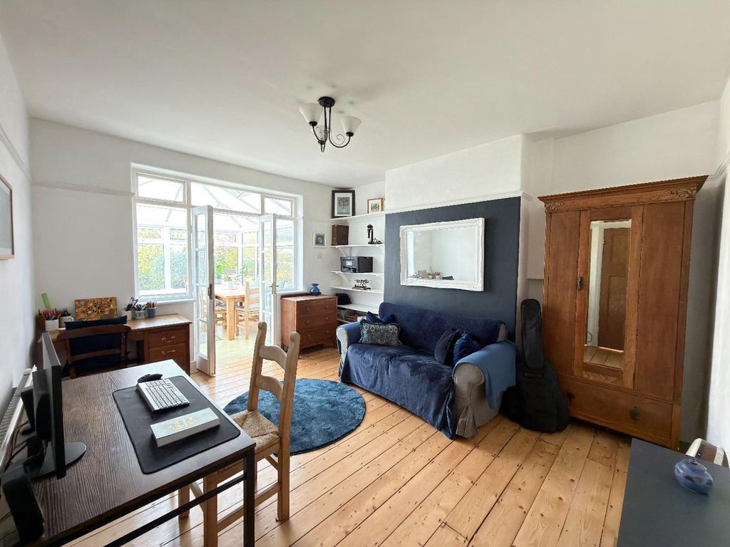 Property photo 3 of 32