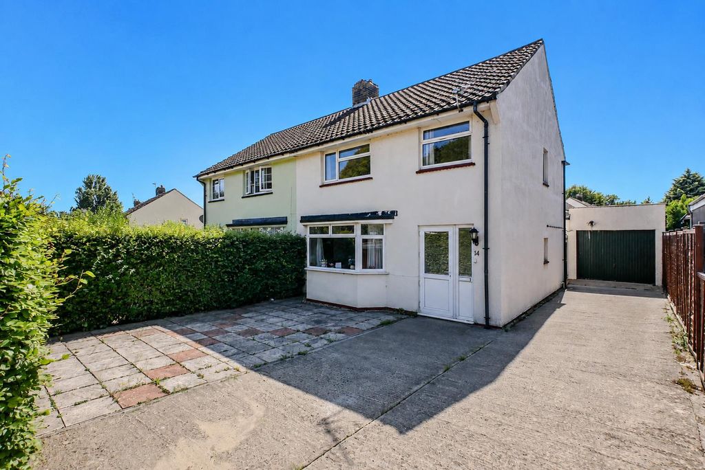 Property photo 1 of 12 Approach
