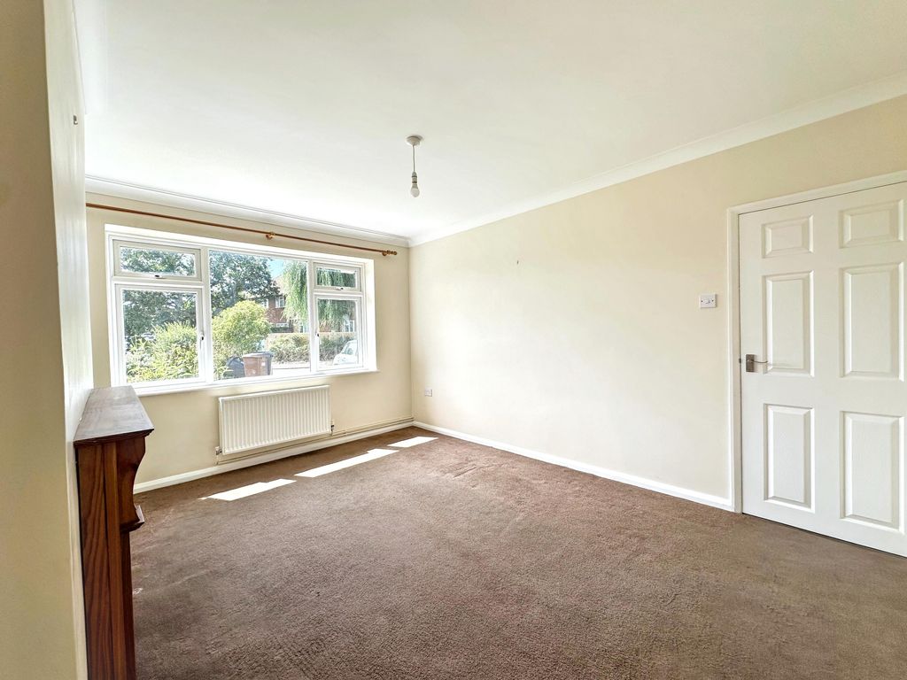 Property photo 3 of 10 20260730150900_20260730-Interior-10-Dznkmofk23Cnirodjpeg_3Hilg.Jpg