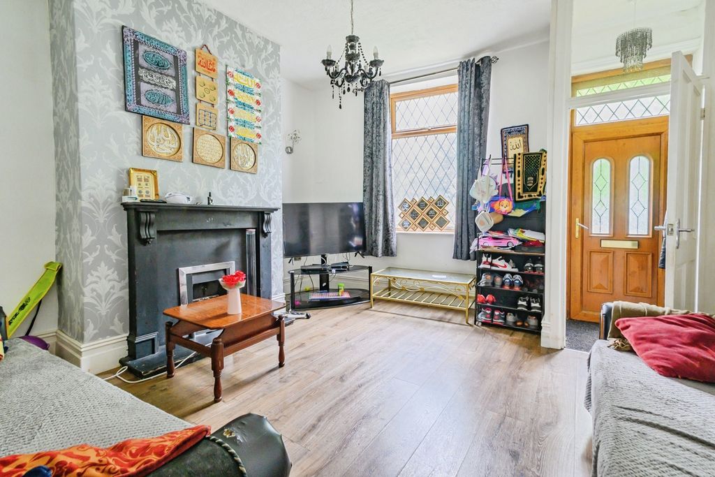 Property photo 2 of 17 Photo