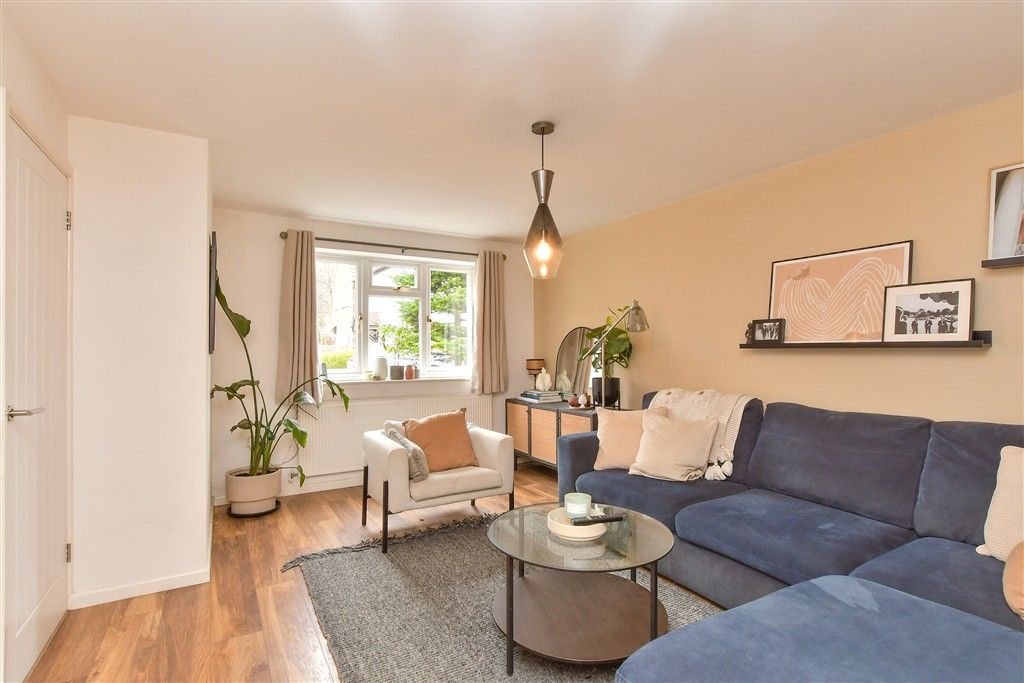 Property photo 3 of 10 Lounge