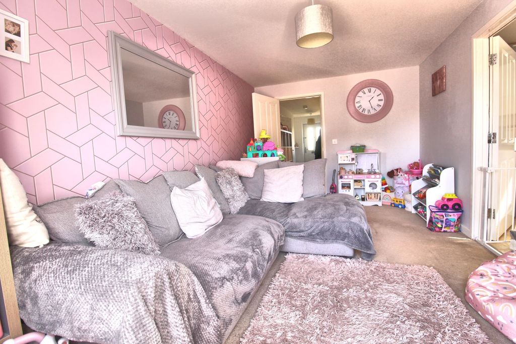 Property photo 3 of 7