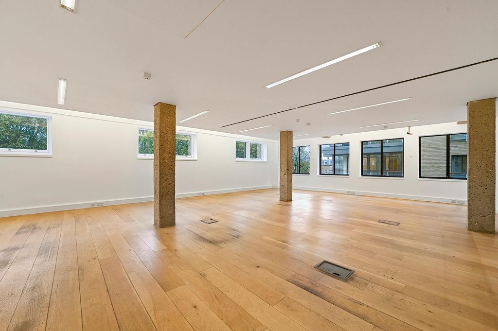 Property photo 1 of 8 Office