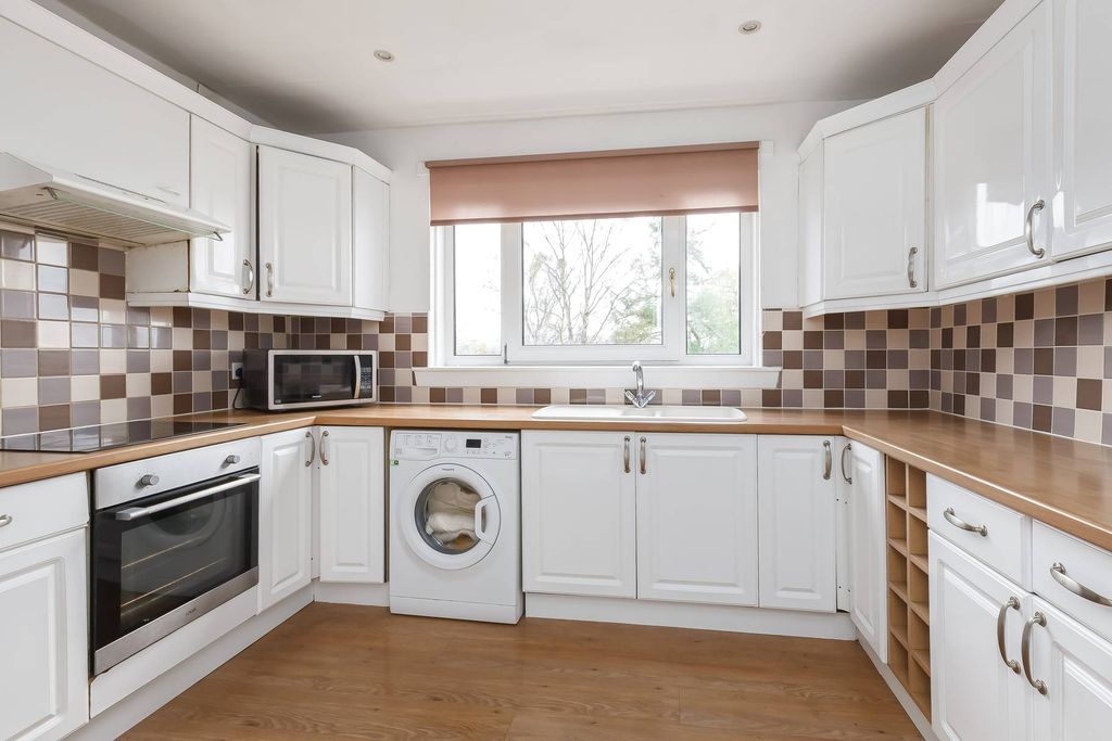 Additional image 7 of 2 bed flat for sale36/5 West Craigs Crescent, Edinburgh EH12