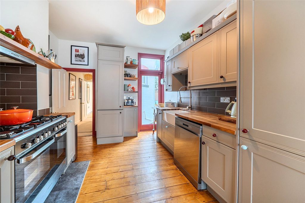 Property photo 2 of 18 Picture No. 41