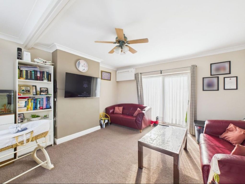 Property photo 2 of 10 Lounge.Jpg