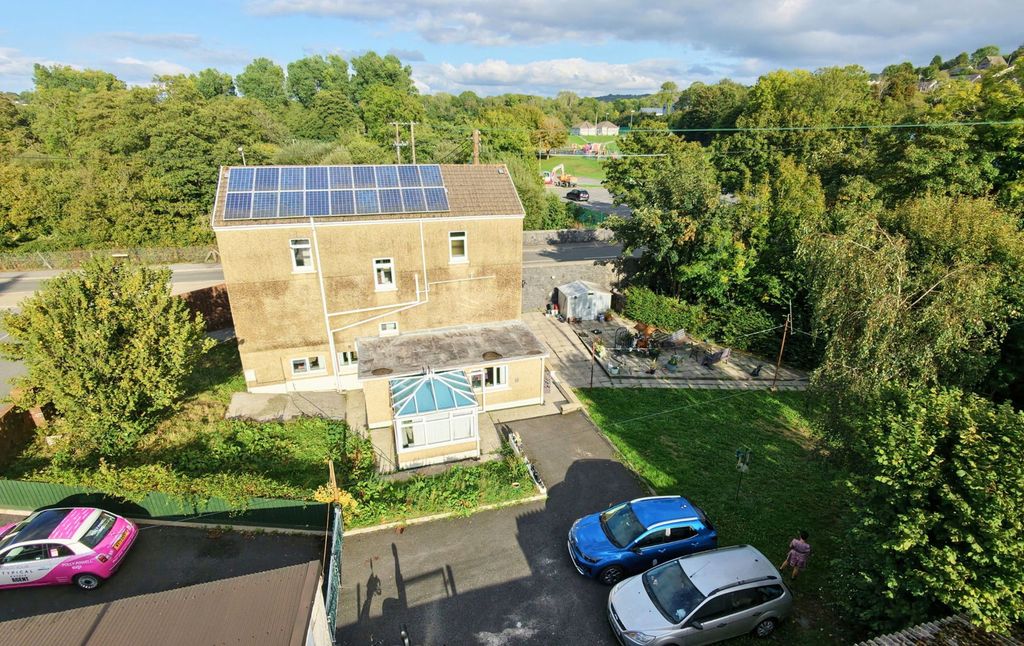 Property photo 3 of 46