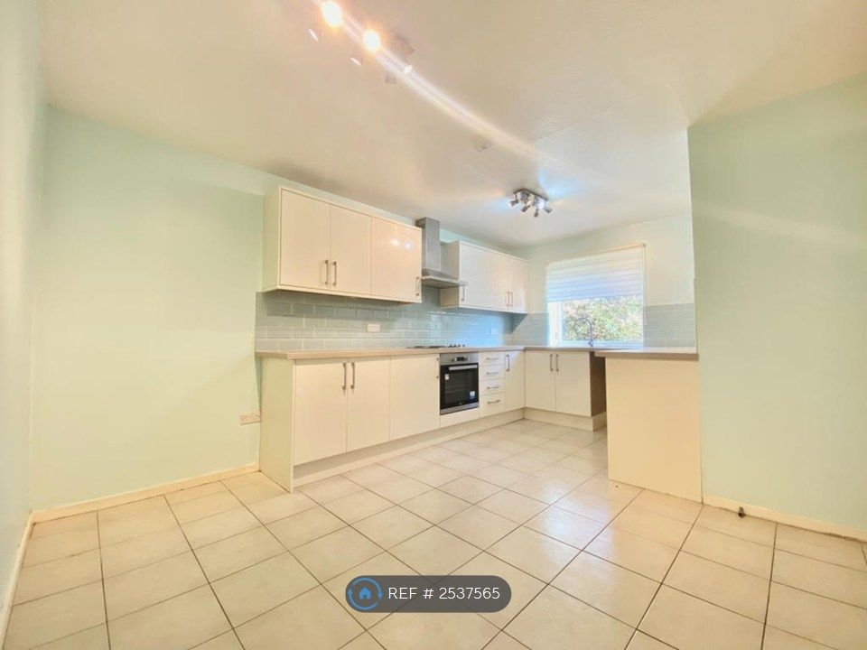Property photo 3 of 24 Kitchen