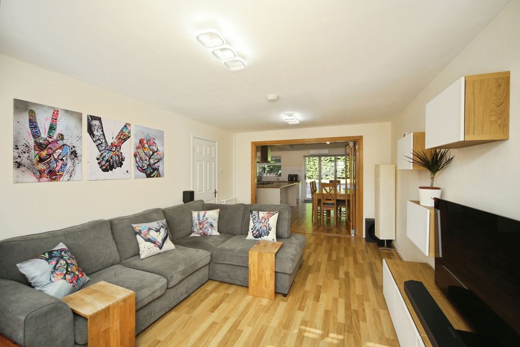 Property photo 2 of 23